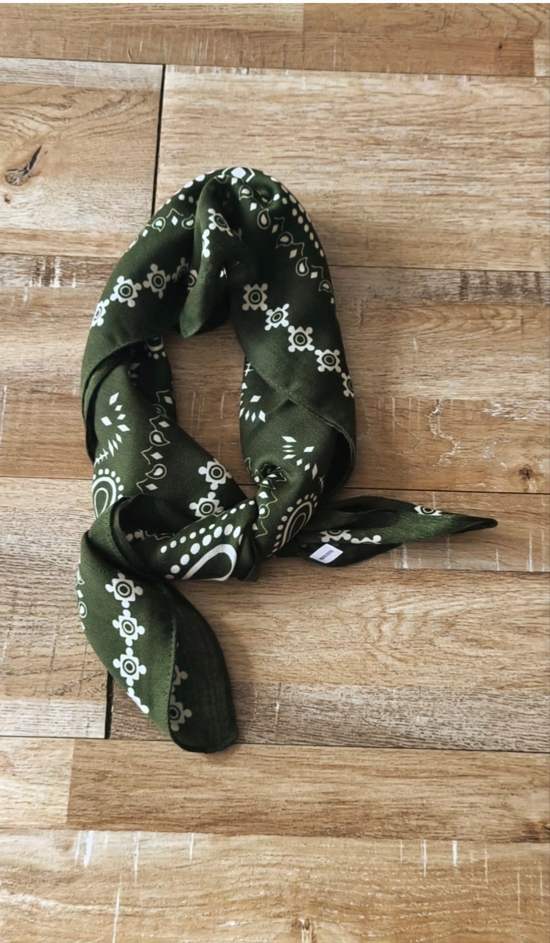 Le foulard "Pauline" - Lucienne & Marie