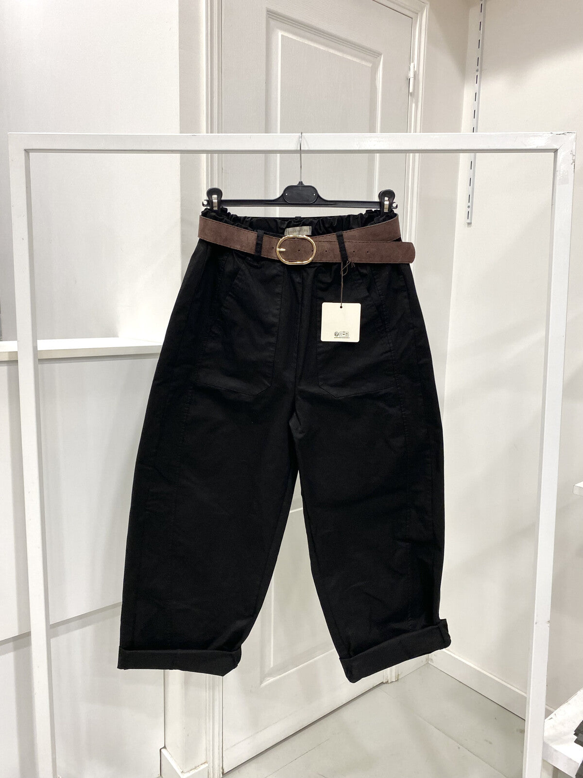 Le pantalon Barrel avec ceinture "Brigitte"