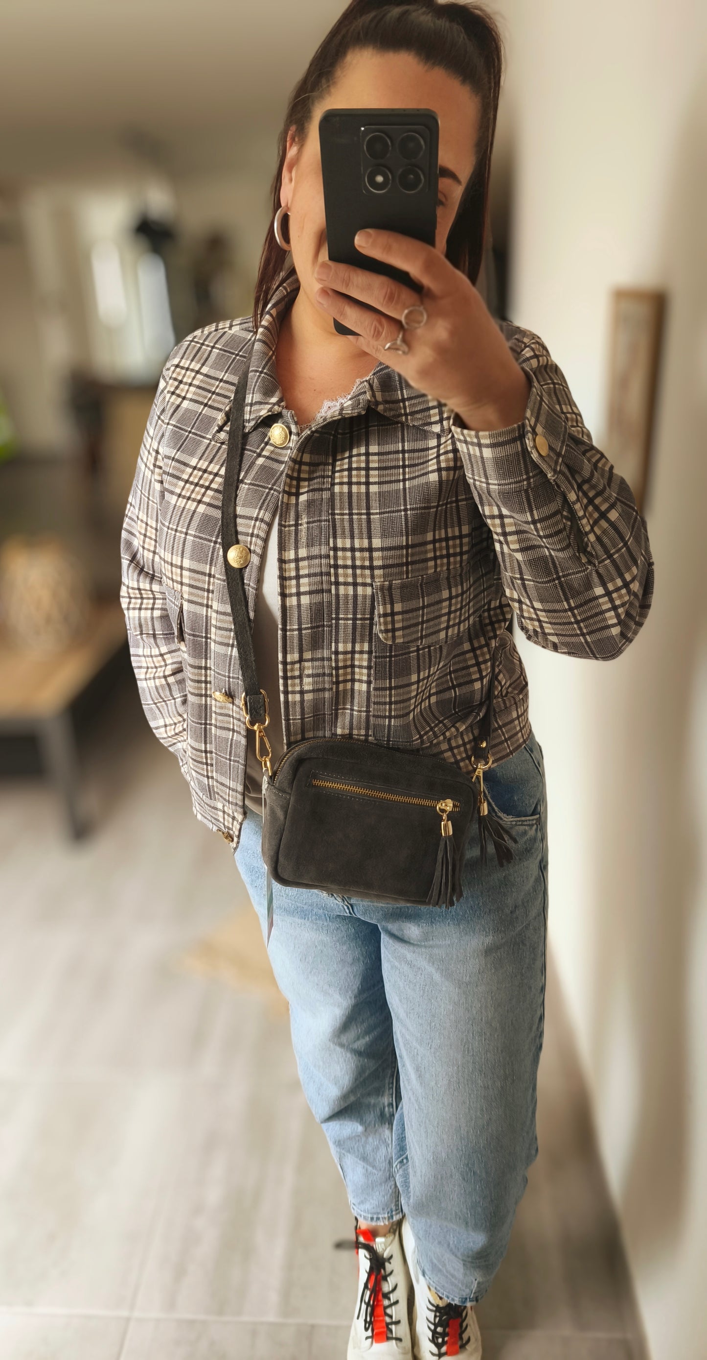 Le sac bandoulière "Ludi" 100% croûte de cuir gris