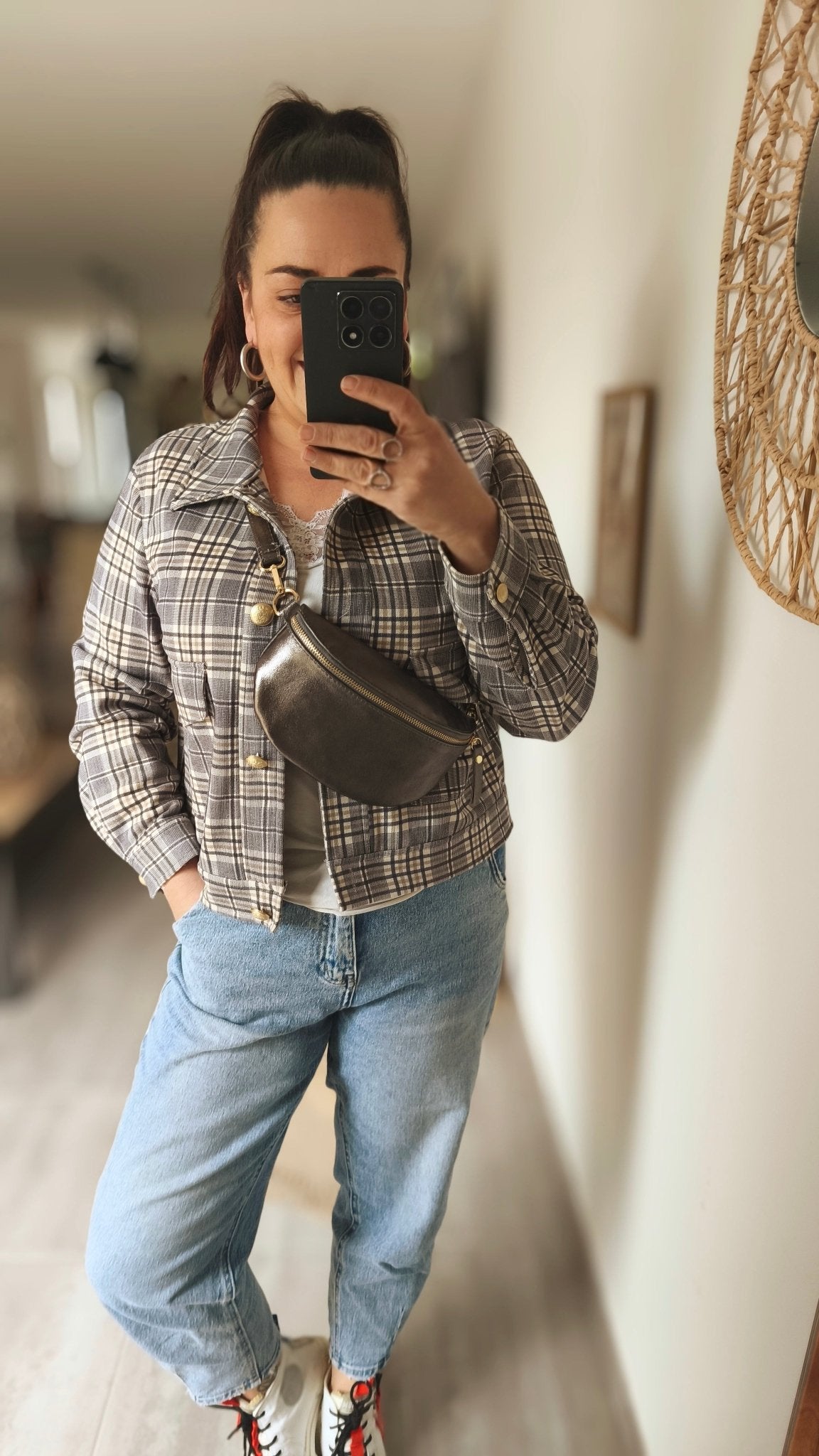 "Isa" iridescent grey 100% leather banana bag