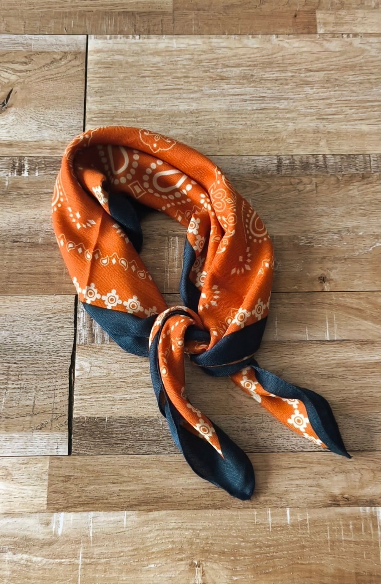 Le foulard "Pauline" - Lucienne & Marie