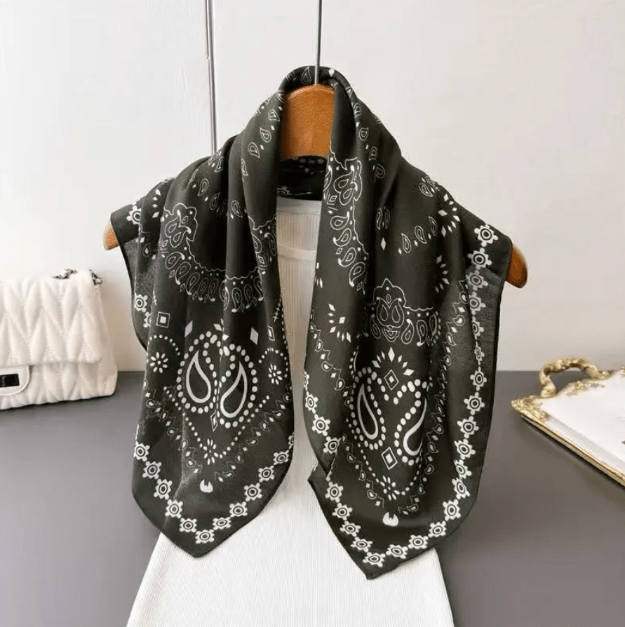 Le foulard "Pauline" - Lucienne & Marie
