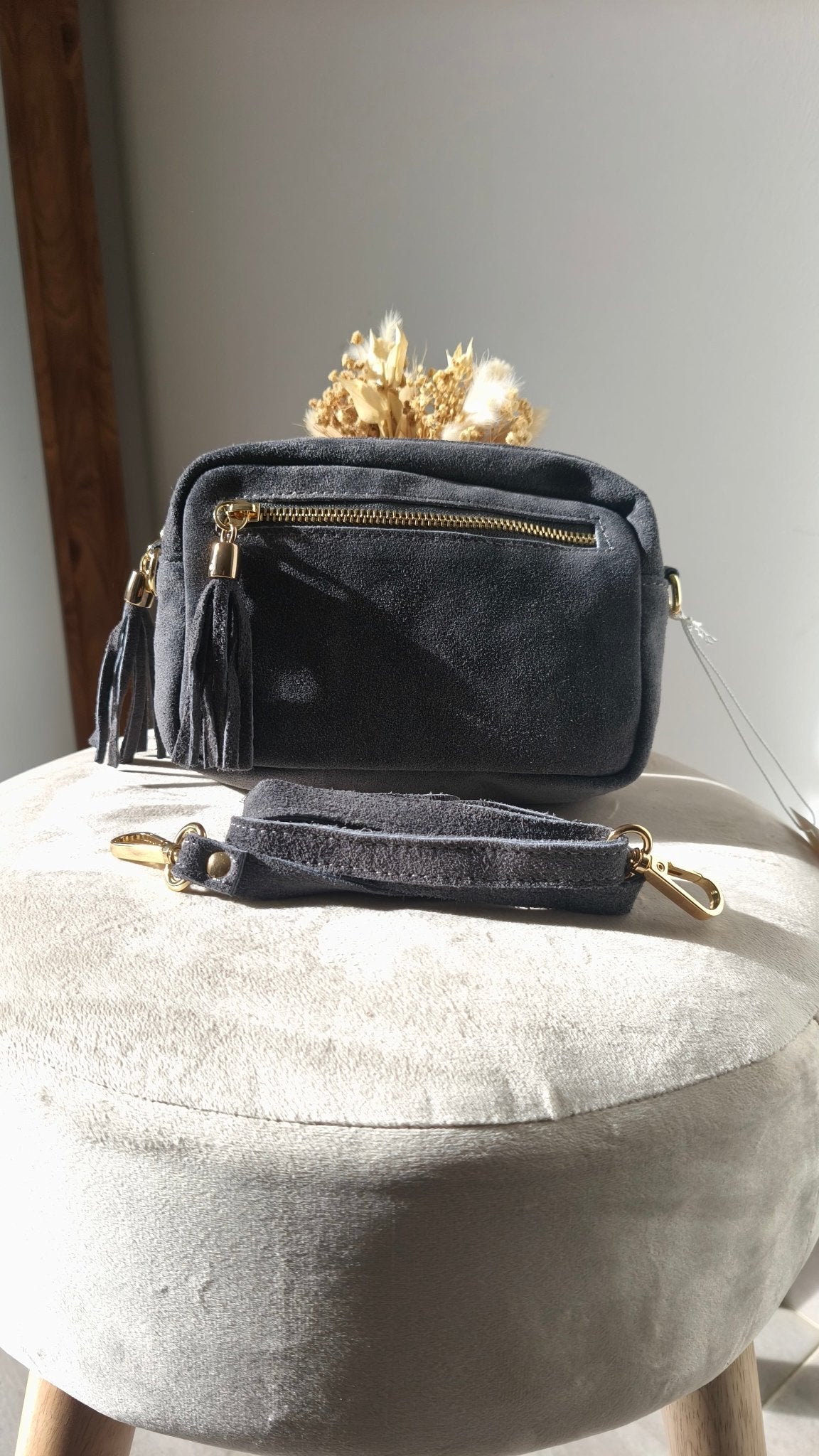 Le sac bandoulière "Ludi" 100% croûte de cuir, daim - Lucienne & Marie
