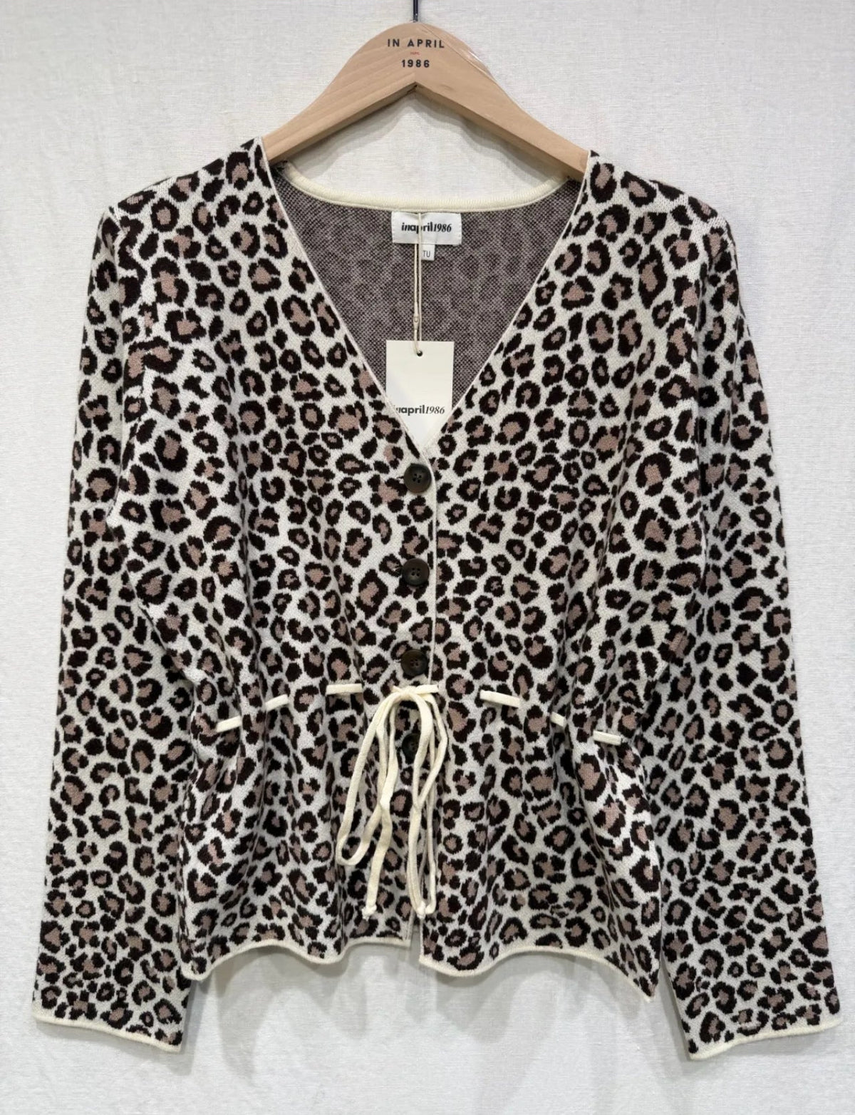 Capucine – Gilet Léopard Ceinture Nouée