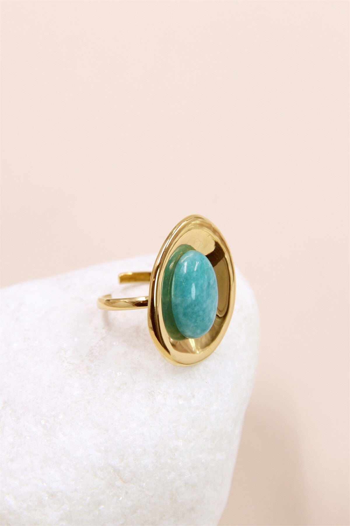 La bague en acier inoxydable et résine "précieuse"