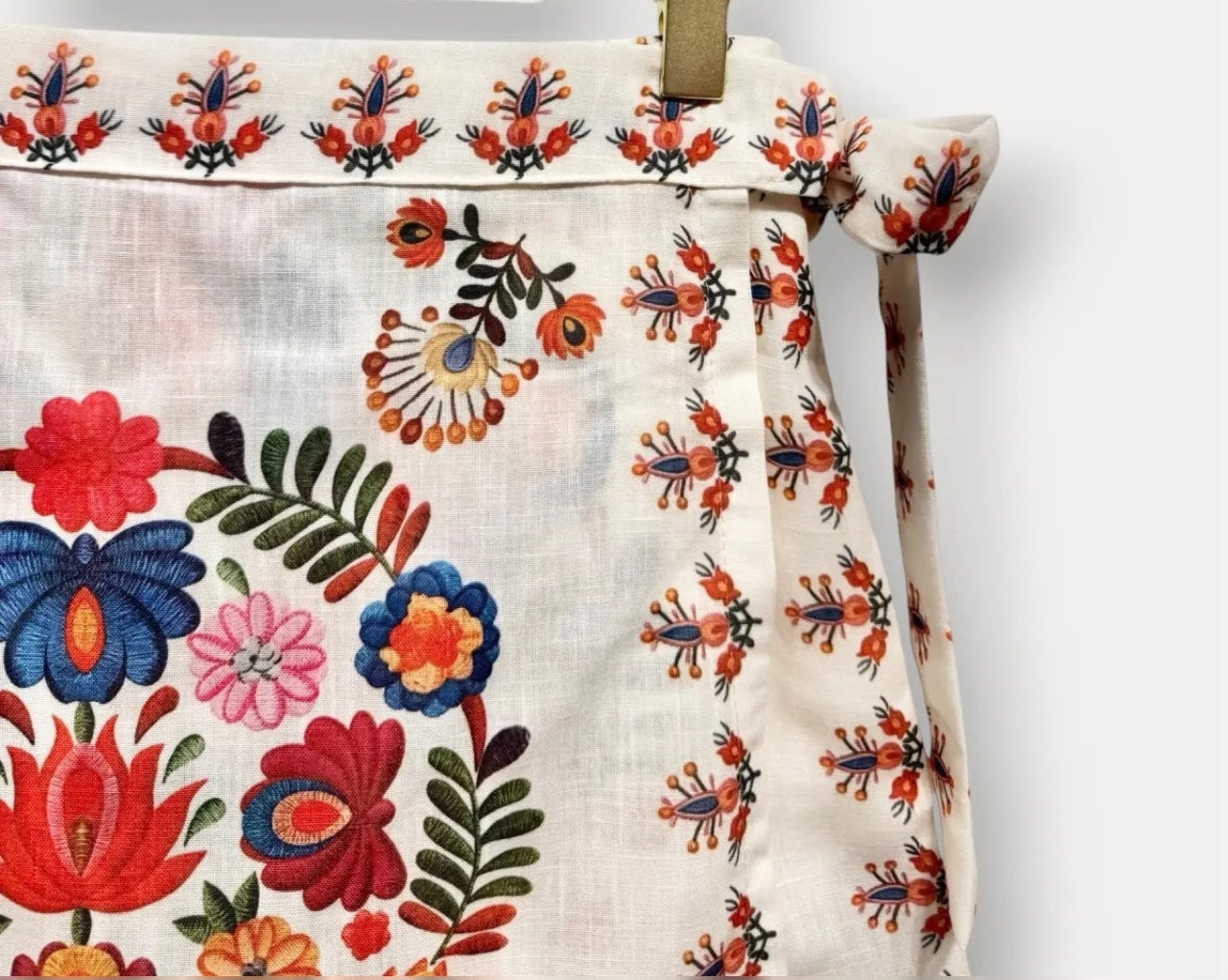 Jupe Short Frida – Imprimé Fleuri Folk Écru expédié mardi 9 juin