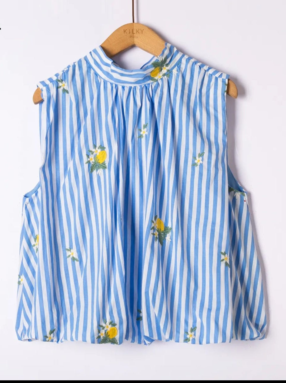 Céleste – Top Rayé Bleu et fleurs brodées Nœud dans le Dos