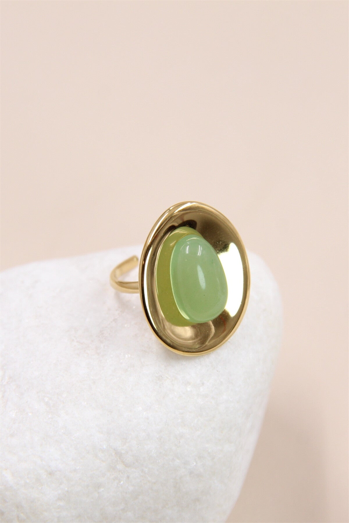 La bague en acier inoxydable et résine "précieuse"