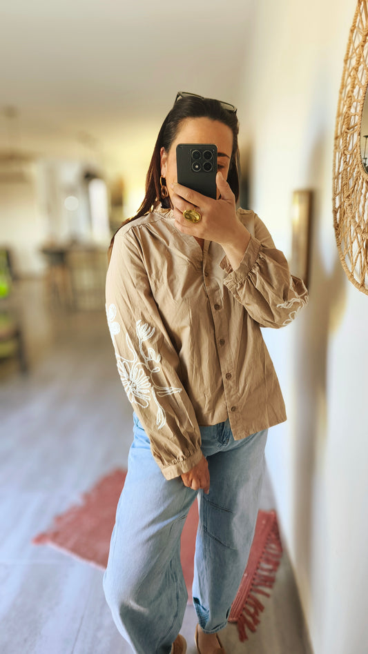 La blouse brodée "Brooke"