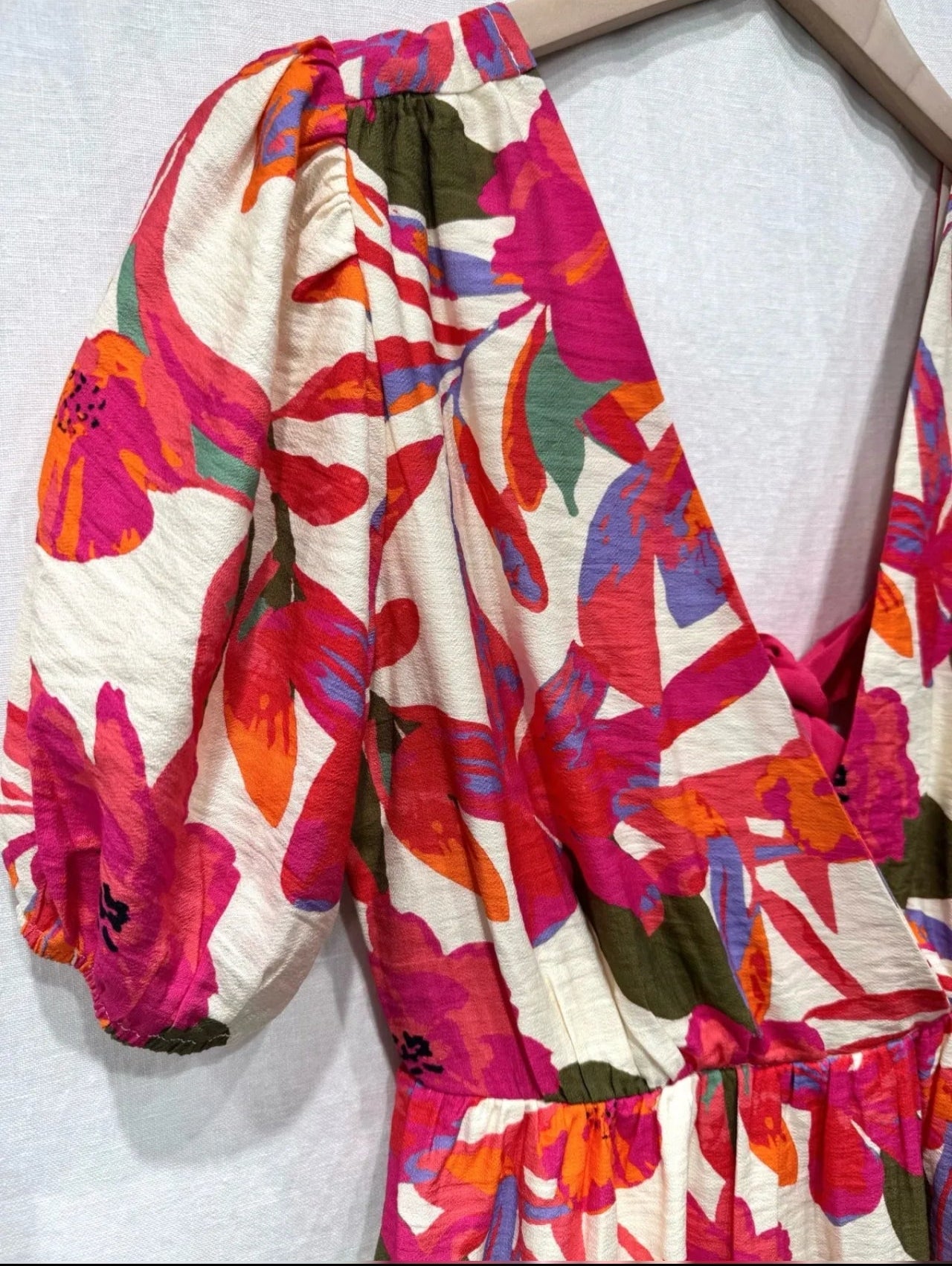 Robe April – Imprimé Tropical Fuchsia & Écru