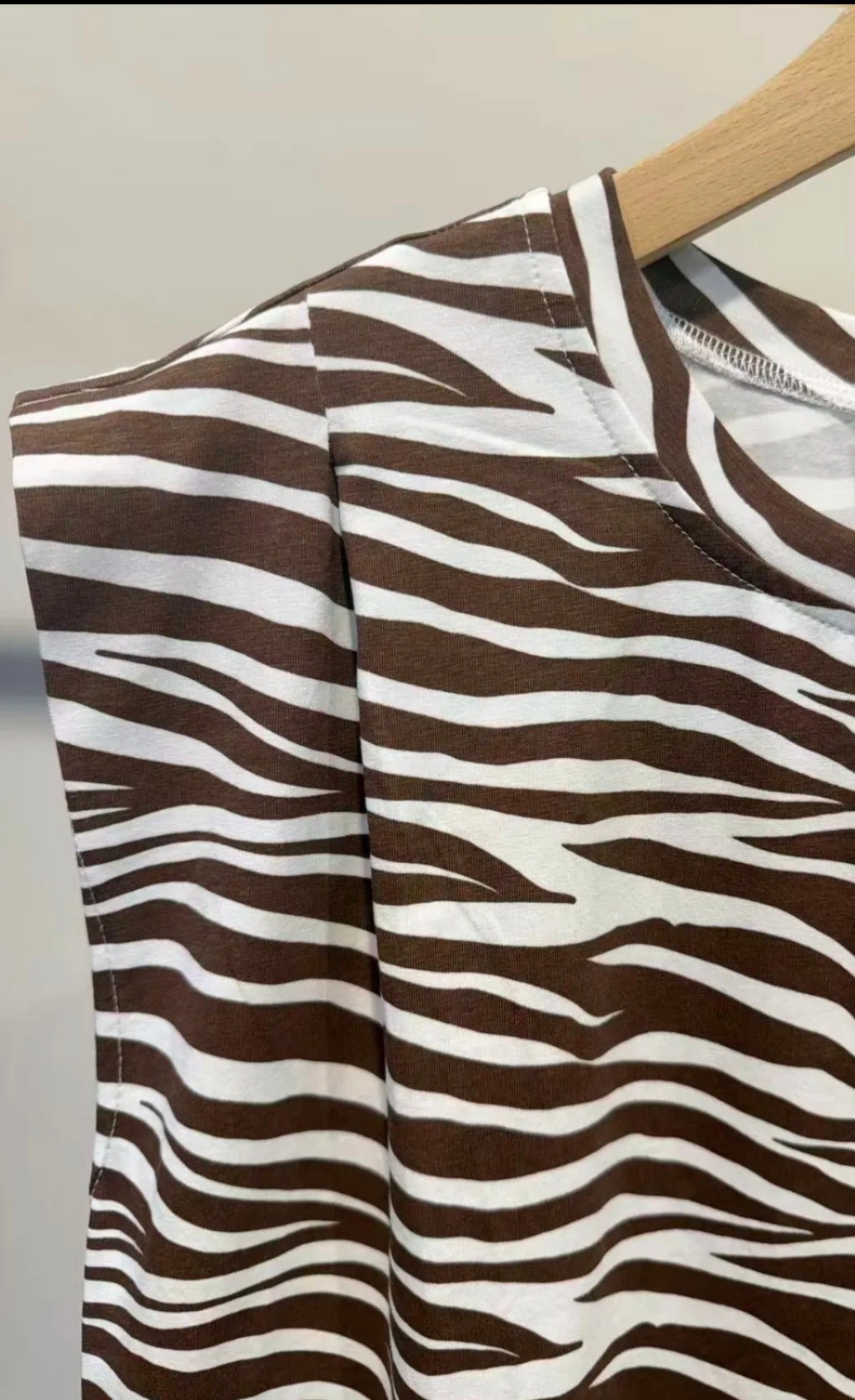 T-shirt Tessa – Imprimé Zèbre Chocolat & Blanc